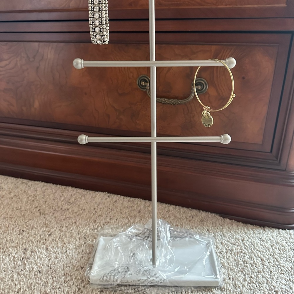 Brand New In Box Jewelry Stand - Picture 2 of 2